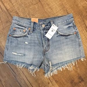 Levi 501 shorts size 25
